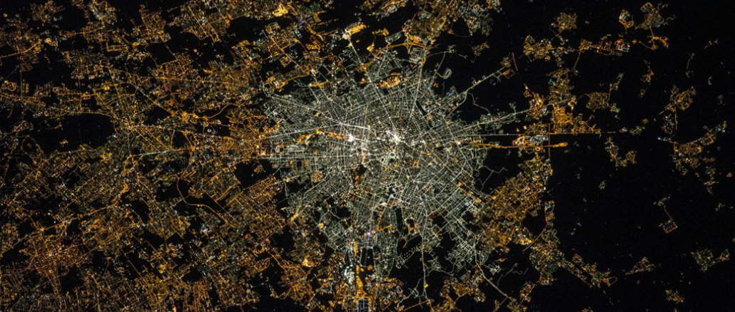 illuminazione stradale Milano dall'alto
