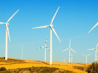 Investimenti sulle rinnovabili, l’Italia guadagna posizioni secondo la graduatoria RECAI