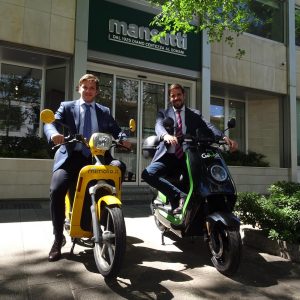 Dipendenti Mansutti con scooter elettrico