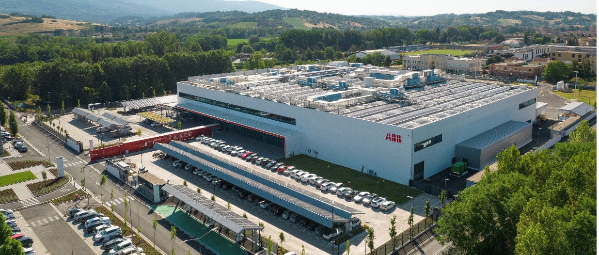ABB E-mobility inaugura in Italia una grande fabbrica di stazioni di ricarica