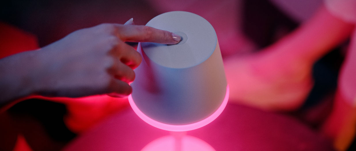 Philips Hue Go Portable è la nuova lampada da tavolo di Signify
