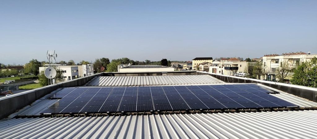 Impianto fotovoltaico su tetto di Confartigianato Savigliano